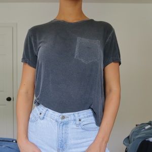 Basic cropped tee with front pocket
